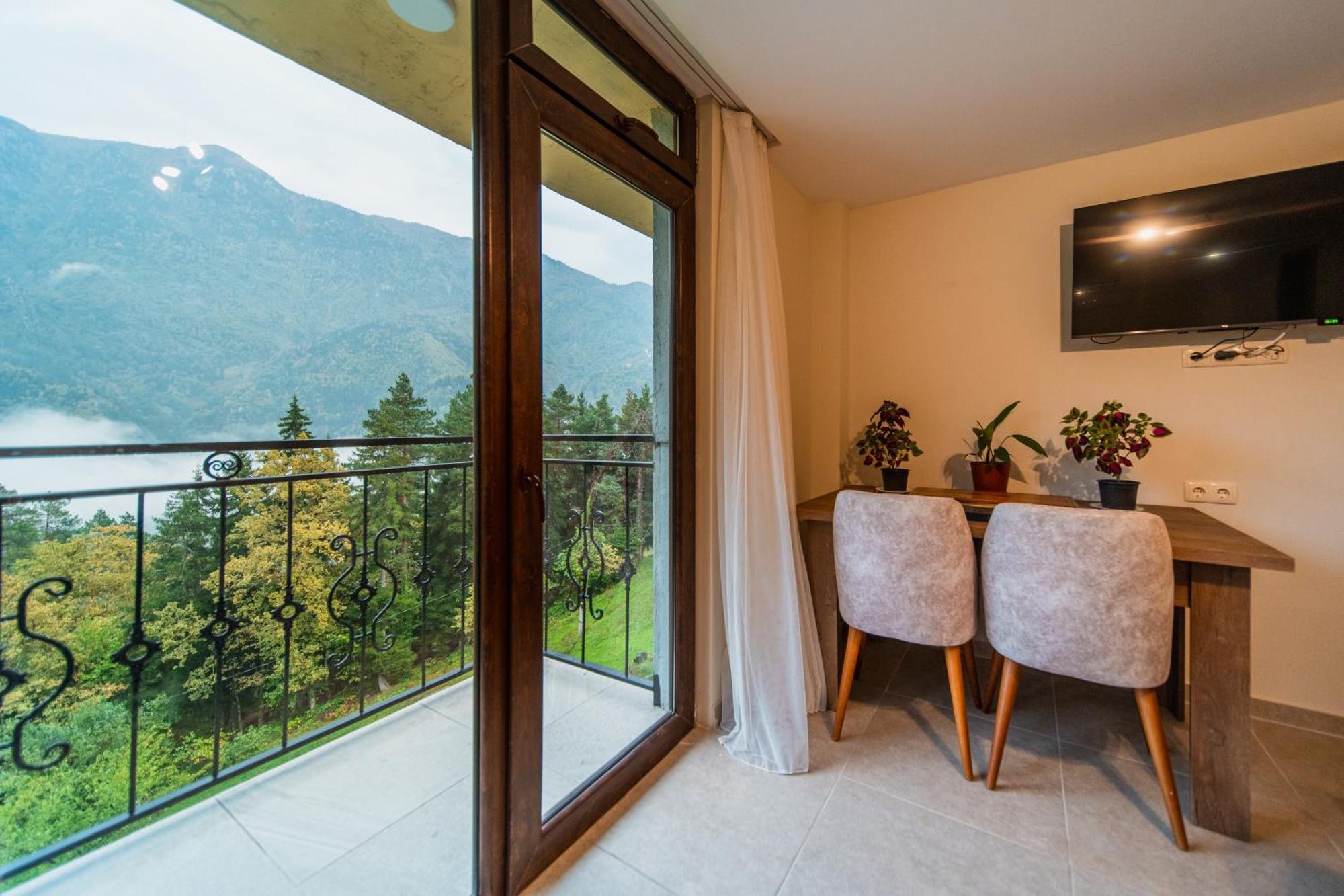 Hotel Khulo Lnn Экстерьер фото
