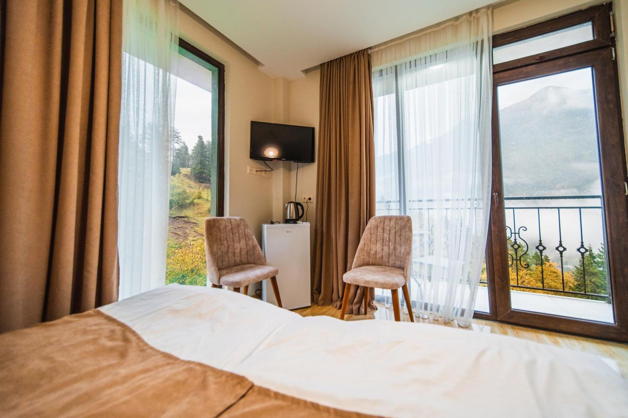Hotel Khulo Lnn Экстерьер фото